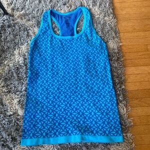 Woman’s Oakley tank